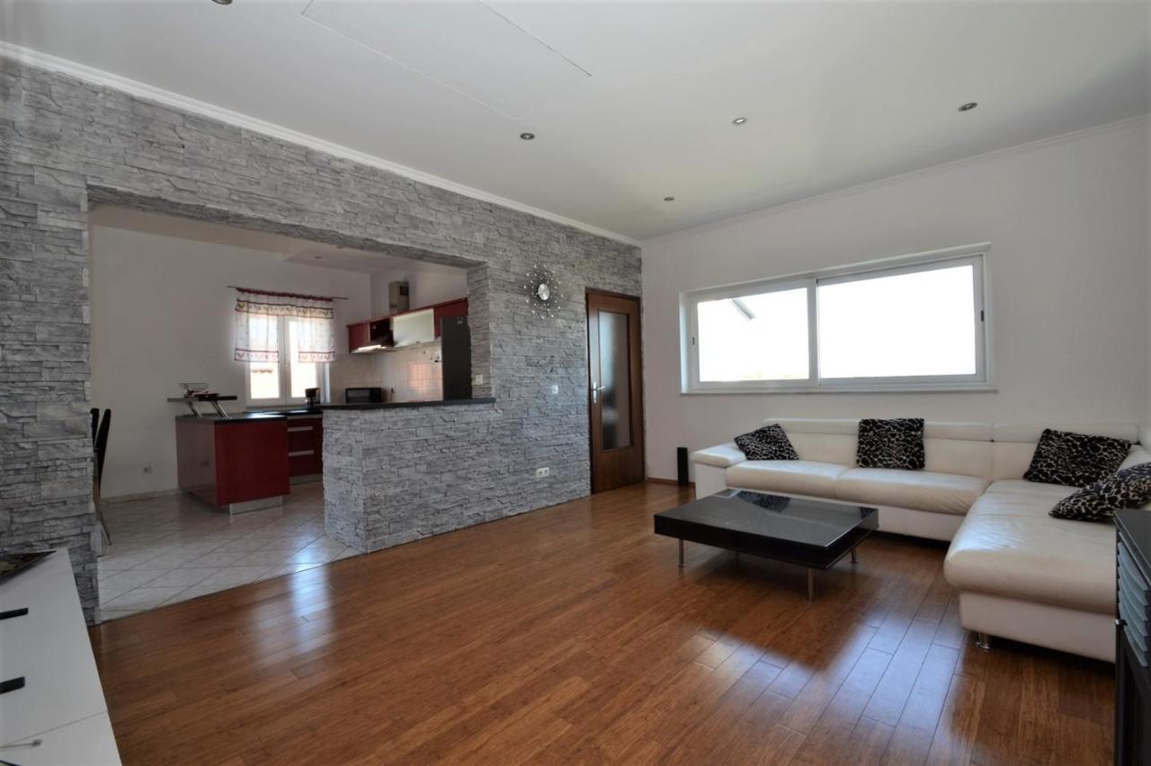 מלון מאלי לוסיניי House Luciana מראה חיצוני תמונה