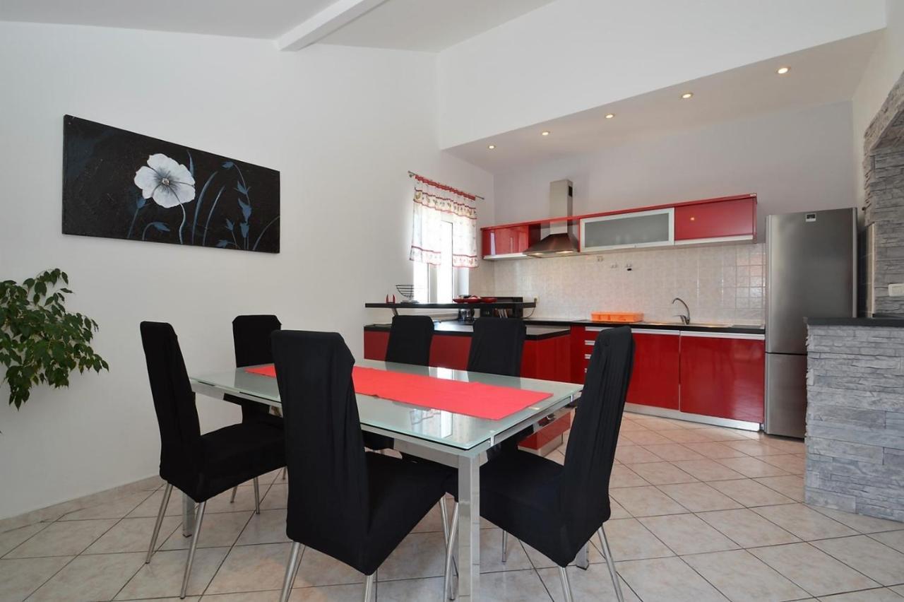 מלון מאלי לוסיניי House Luciana מראה חיצוני תמונה